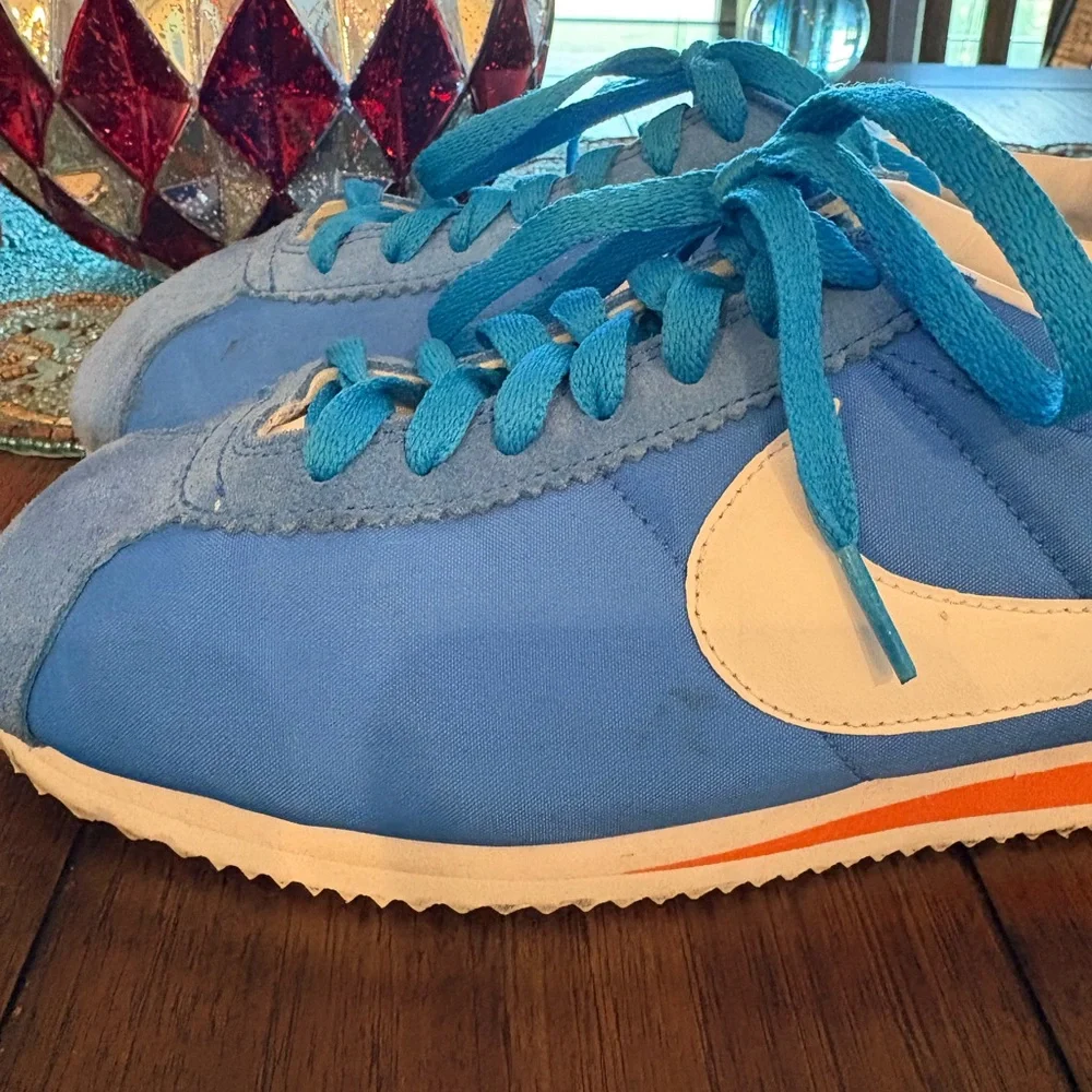 Nike Blue and White Sneakers with Orange Detail - Picture 5 of 7